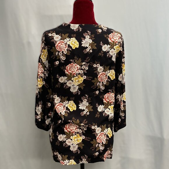 Lightweight Open Front Kimono Cardigan in Floral Black Size M, Forever 21 - Picture 3 of 5